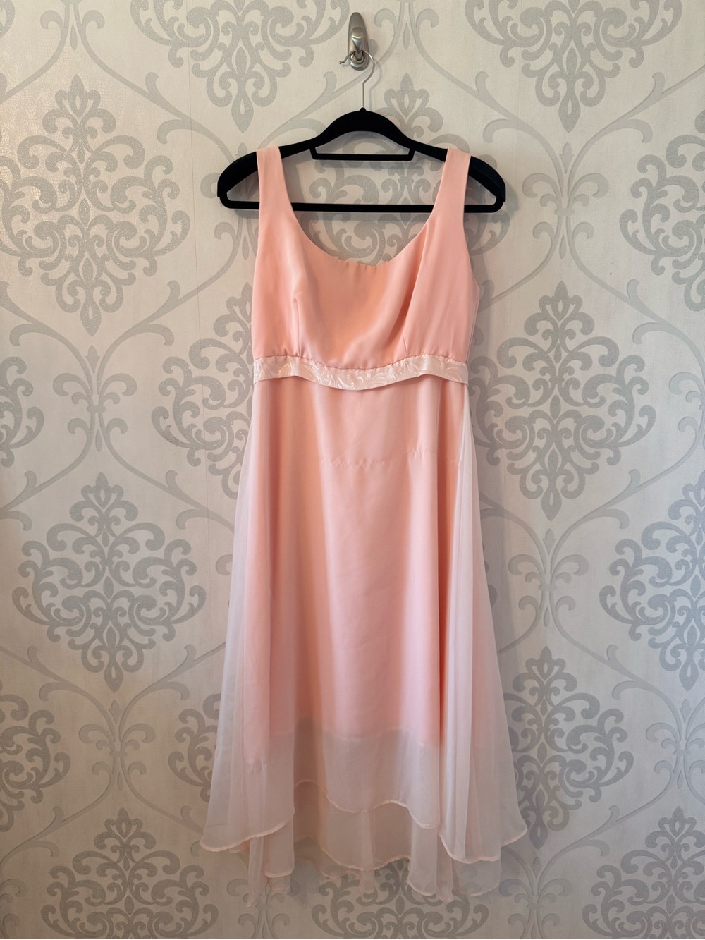 Soft Blush Sleeveless Chiffon Midi Dress